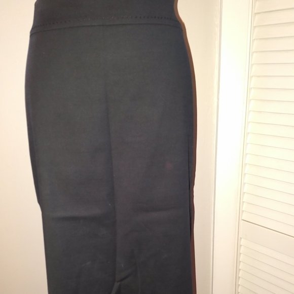 Ellen Tracy Black Pencil Straight Skirt Microfiber Sz 10 Ultra Flattering VGUC - Picture 1 of 5